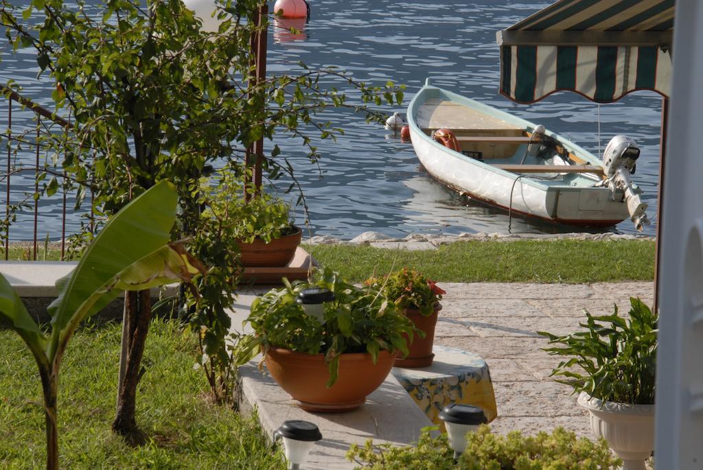 Hotel Nettuno Brenzone sul Garda Exterior photo